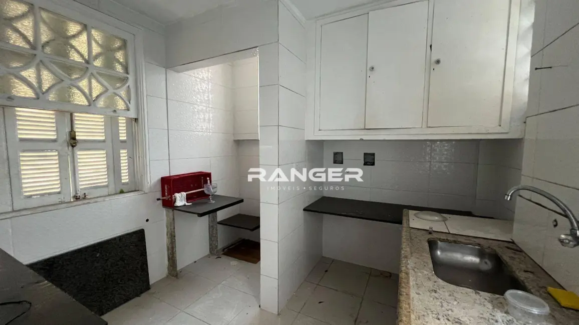 Casa com 2 quartos para alugar, 100m2 em Pompéia, Santos - SP - imagem 3 Foto 3 de Casa com 2 quartos para alugar, 100m2 em Pompéia, Santos - SP