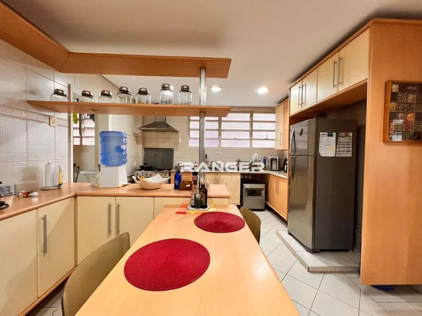 Apartamento com 4 quartos para alugar, 354m2 em Boqueirão, Santos - SP - imagem 8 Foto 8 de Apartamento com 4 quartos para alugar, 354m2 em Boqueirão, Santos - SP