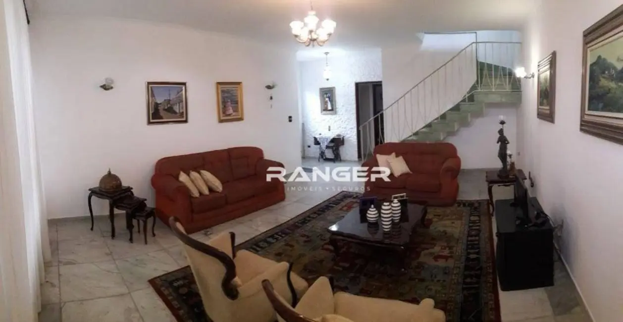 Casa com 4 quartos à venda, 621m2 em Centro, Sao Vicente - SP - imagem 1 Foto 1 de Casa com 4 quartos à venda, 621m2 em Centro, Sao Vicente - SP