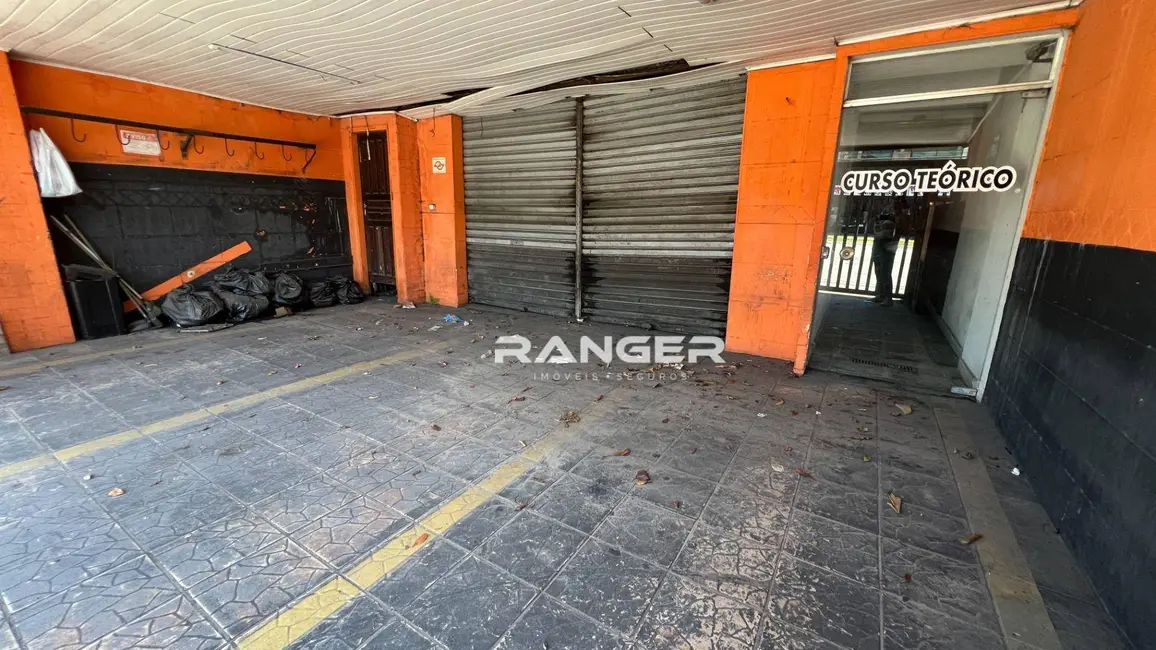 Foto 2 de Loja à venda, 350m2 em Chico de Paula, Santos - SP