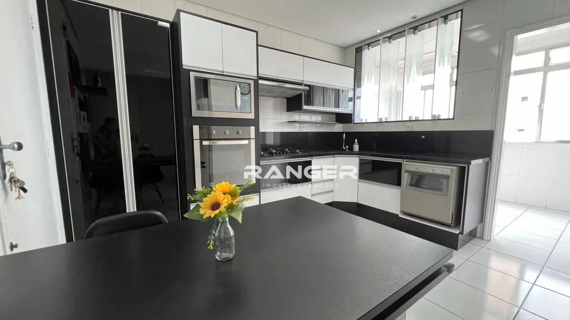 Apartamento com 3 quartos à venda, 136m2 em Pompéia, Santos - SP - imagem 5 Foto 5 de Apartamento com 3 quartos à venda, 136m2 em Pompéia, Santos - SP