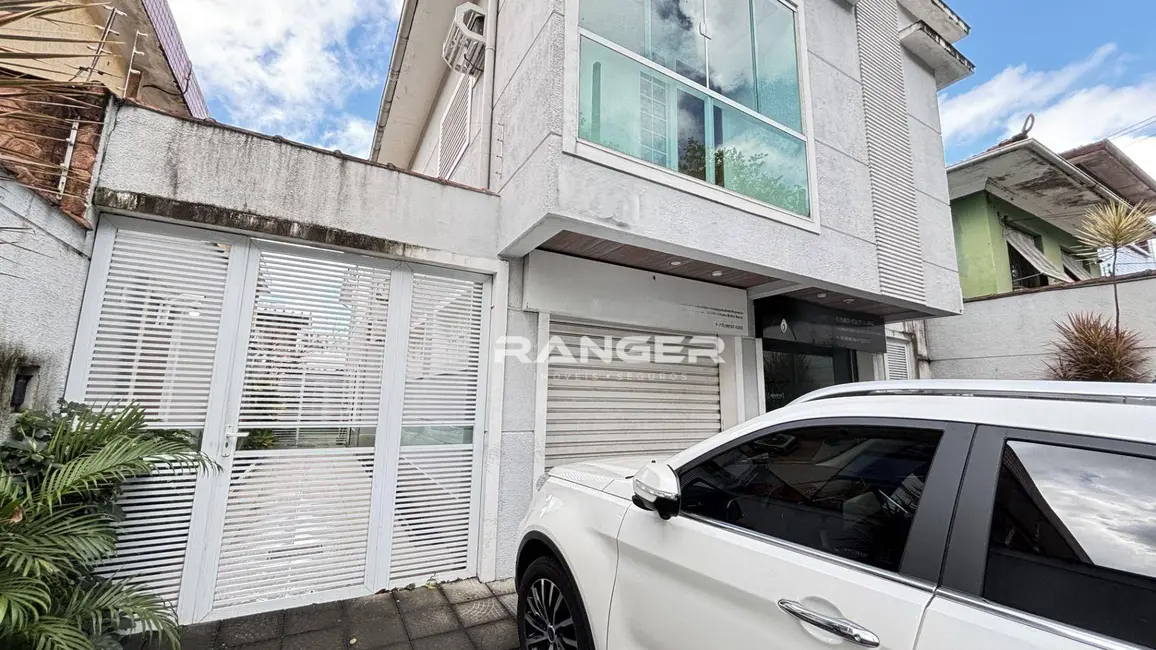 Foto 2 de Casa com 5 quartos à venda, 280m2 em Marapé, Santos - SP