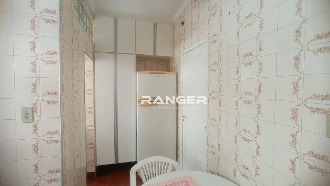 Apartamento com 3 quartos para alugar, 99m2 em Gonzaga, Santos - SP - imagem 8 Foto 8 de Apartamento com 3 quartos para alugar, 99m2 em Gonzaga, Santos - SP