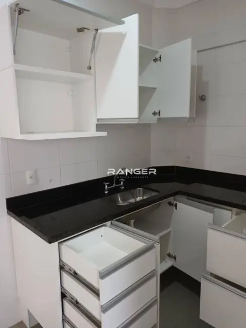 Apartamento com 2 quartos para alugar, 60m2 em Gonzaga, Santos - SP - imagem 6 Foto 6 de Apartamento com 2 quartos para alugar, 60m2 em Gonzaga, Santos - SP
