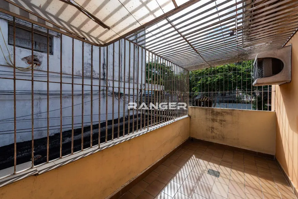 Casa de Condomínio com 3 quartos para alugar, 220m2 em Embaré, Santos - SP - imagem 5 Foto 5 de Casa de Condomínio com 3 quartos para alugar, 220m2 em Embaré, Santos - SP