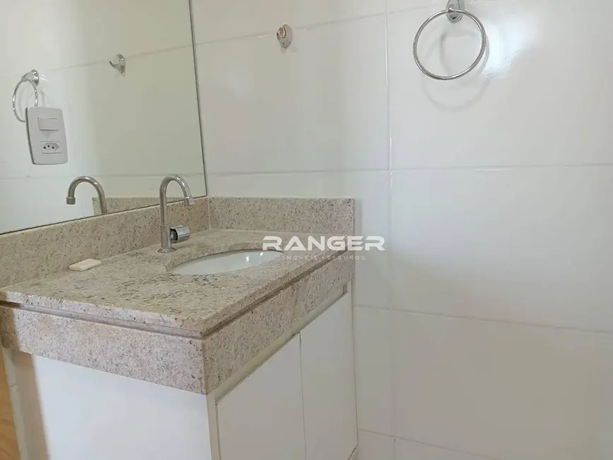 Apartamento com 2 quartos para alugar, 72m2 em Macuco, Santos - SP - imagem 9 Foto 9 de Apartamento com 2 quartos para alugar, 72m2 em Macuco, Santos - SP