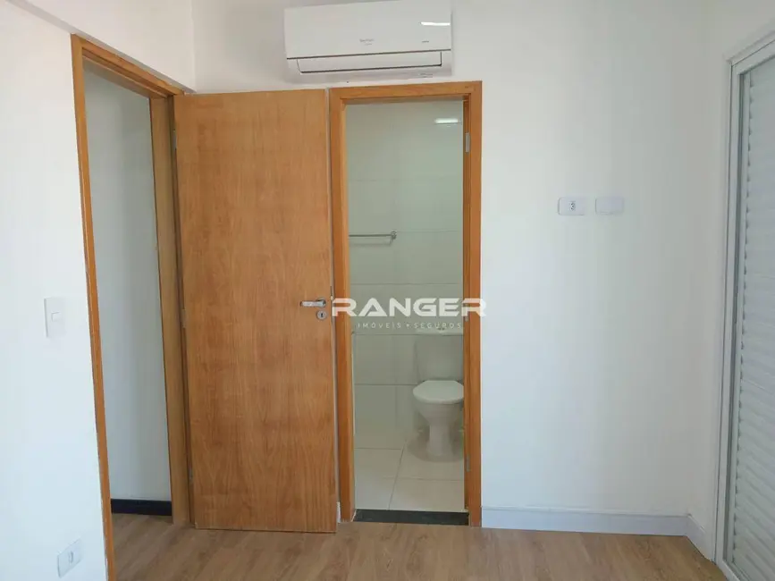 Apartamento com 2 quartos para alugar, 72m2 em Macuco, Santos - SP - imagem 3 Foto 3 de Apartamento com 2 quartos para alugar, 72m2 em Macuco, Santos - SP