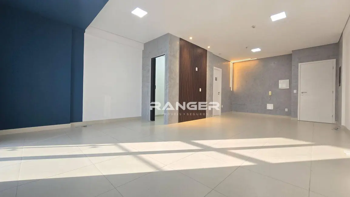 Foto 2 de Sala Comercial à venda, 200m2 em Santos - SP