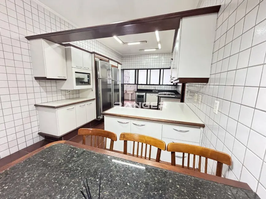 Apartamento com 3 quartos para alugar, 330m2 em Pompéia, Santos - SP - imagem 8 Foto 8 de Apartamento com 3 quartos para alugar, 330m2 em Pompéia, Santos - SP