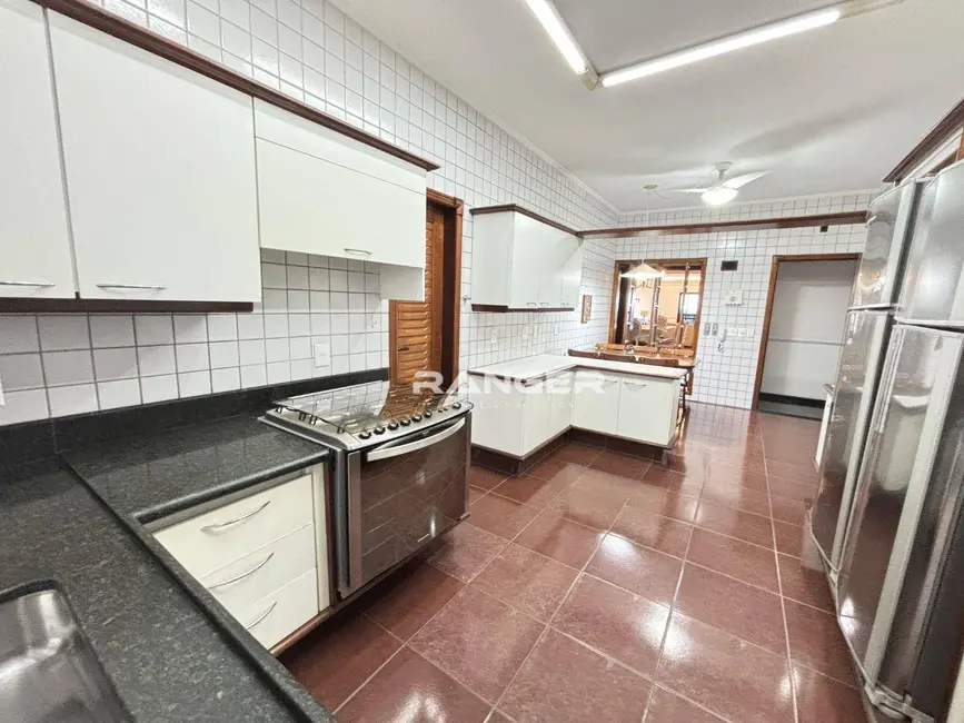 Apartamento com 3 quartos para alugar, 330m2 em Pompéia, Santos - SP - imagem 9 Foto 9 de Apartamento com 3 quartos para alugar, 330m2 em Pompéia, Santos - SP