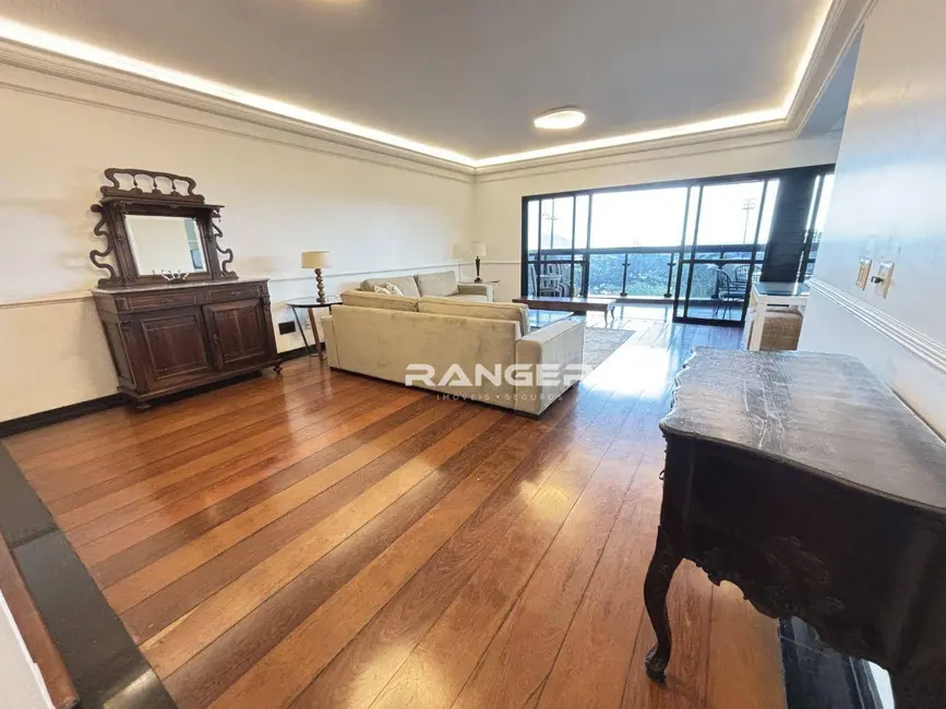 Apartamento com 3 quartos para alugar, 330m2 em Pompéia, Santos - SP - imagem 3 Foto 3 de Apartamento com 3 quartos para alugar, 330m2 em Pompéia, Santos - SP