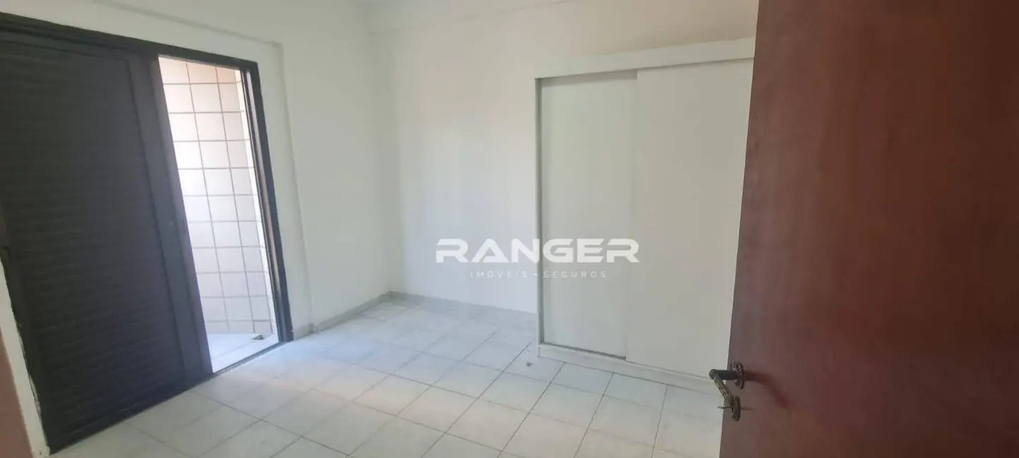 Apartamento com 2 quartos para alugar, 130m2 em Embaré, Santos - SP - imagem 8 Foto 8 de Apartamento com 2 quartos para alugar, 130m2 em Embaré, Santos - SP