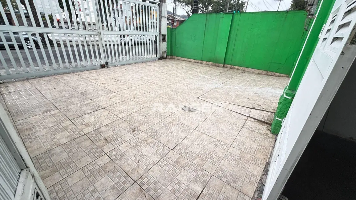 Casa com 3 quartos para alugar, 250m2 em Vila Belmiro, Santos - SP - imagem 3 Foto 3 de Casa com 3 quartos para alugar, 250m2 em Vila Belmiro, Santos - SP