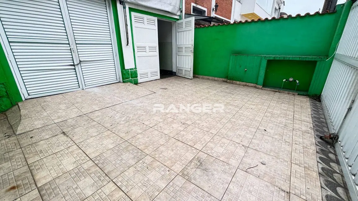Casa com 3 quartos para alugar, 250m2 em Vila Belmiro, Santos - SP - imagem 4 Foto 4 de Casa com 3 quartos para alugar, 250m2 em Vila Belmiro, Santos - SP