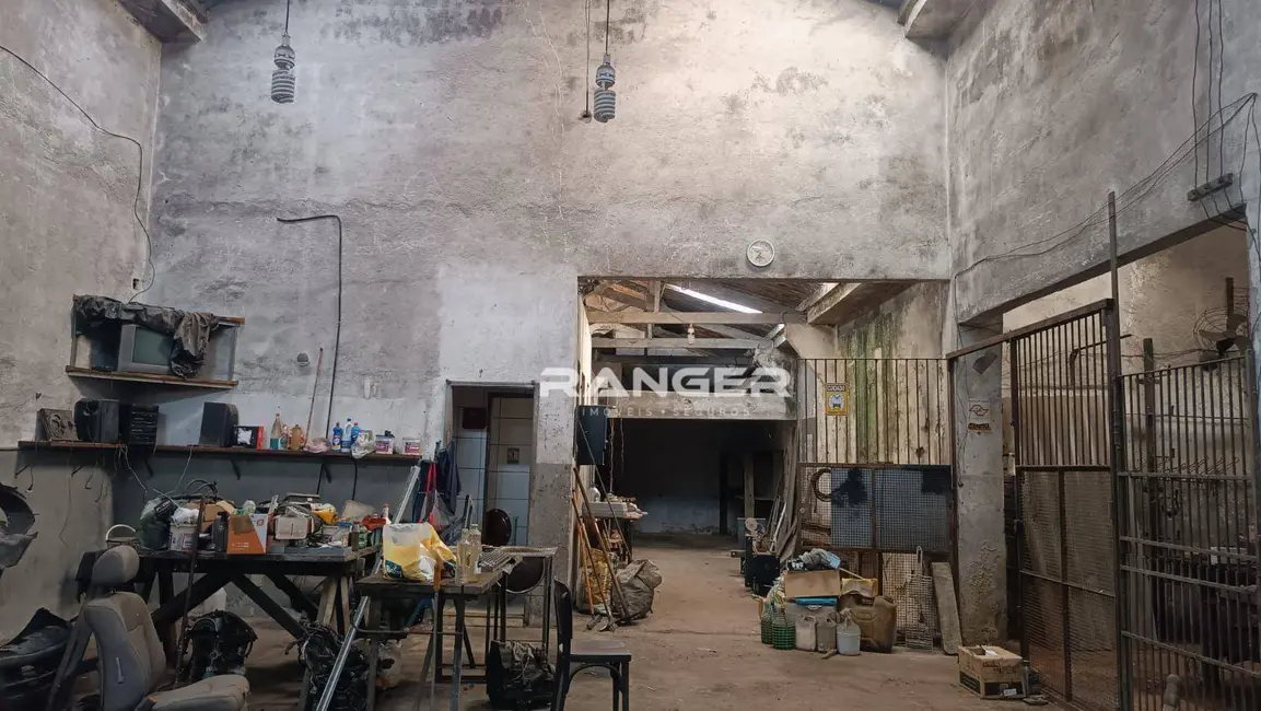 Foto 1 de Armazém / Galpão à venda, 358m2 em Macuco, Santos - SP