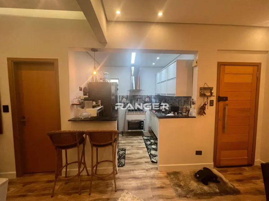 Foto 2 de Apartamento com 2 quartos para alugar, 68m2 em Gonzaga, Santos - SP