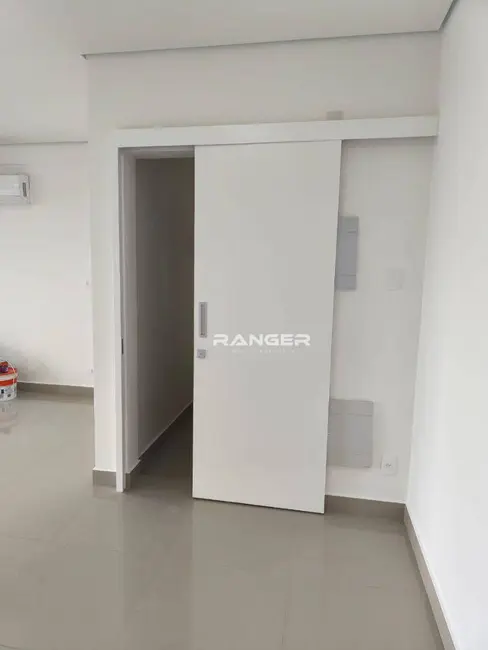 Sala Comercial para alugar, 42m2 em Macuco, Santos - SP - imagem 3 Foto 3 de Sala Comercial para alugar, 42m2 em Macuco, Santos - SP