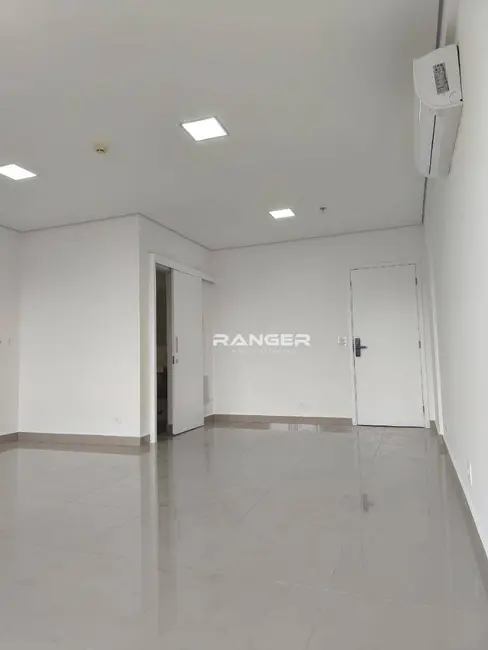 Sala Comercial para alugar, 42m2 em Macuco, Santos - SP - imagem 1 Foto 1 de Sala Comercial para alugar, 42m2 em Macuco, Santos - SP