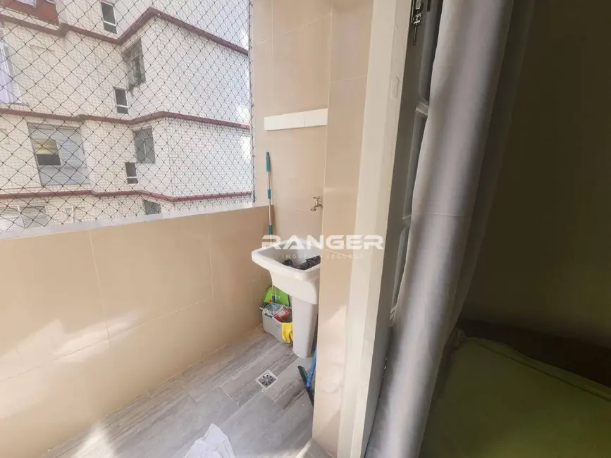 Foto 2 de Apartamento com 1 quarto para alugar, 50m2 em Marapé, Santos - SP