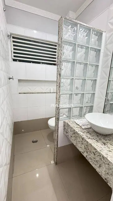 Casa com 3 quartos para alugar, 149m2 em Marapé, Santos - SP - imagem 4 Foto 4 de Casa com 3 quartos para alugar, 149m2 em Marapé, Santos - SP