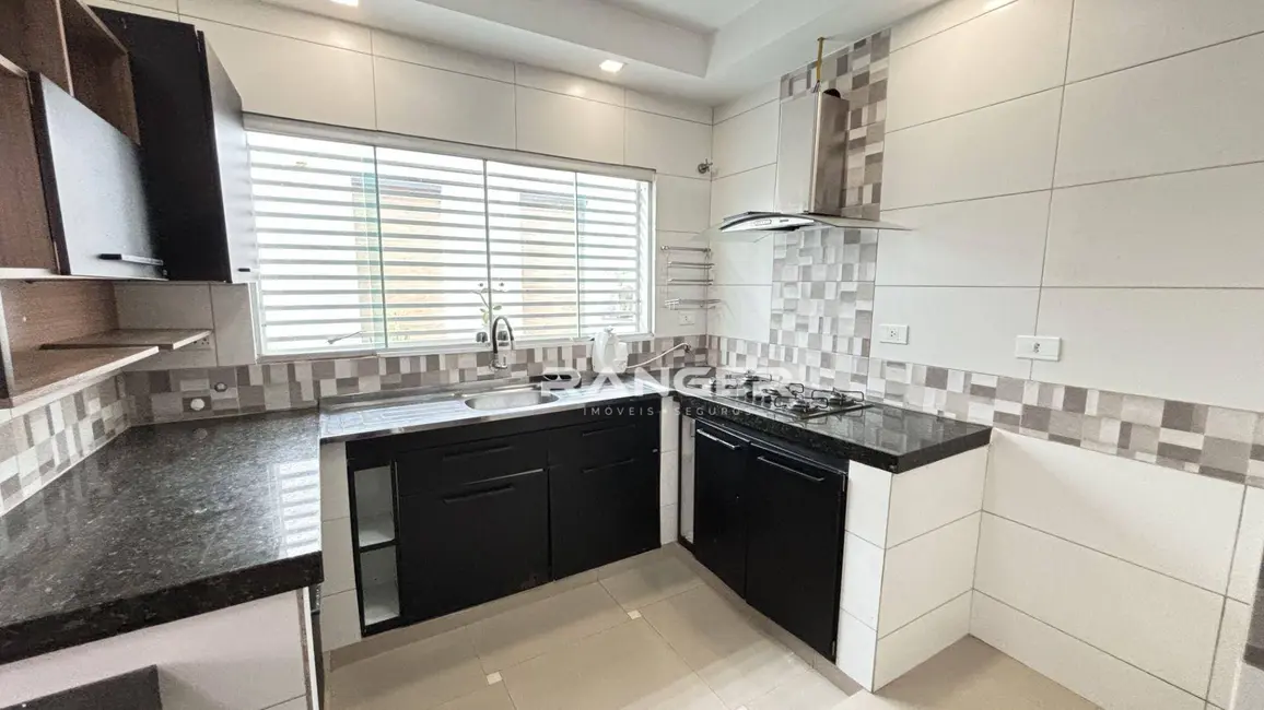 Casa com 3 quartos para alugar, 149m2 em Marapé, Santos - SP - imagem 7 Foto 7 de Casa com 3 quartos para alugar, 149m2 em Marapé, Santos - SP