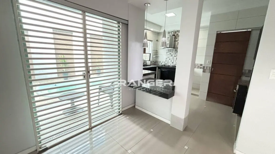 Casa com 3 quartos para alugar, 149m2 em Marapé, Santos - SP - imagem 6 Foto 6 de Casa com 3 quartos para alugar, 149m2 em Marapé, Santos - SP