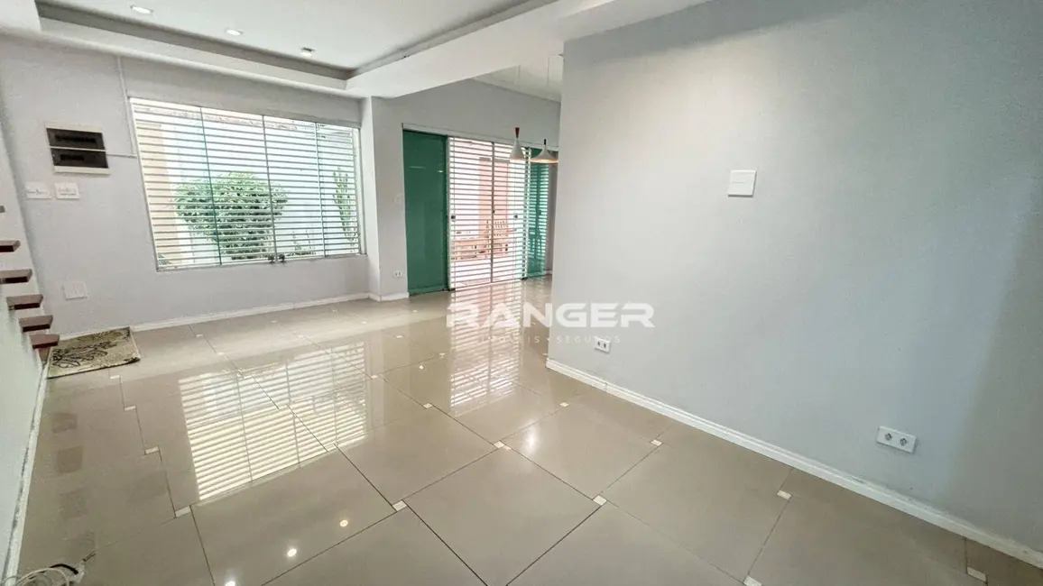 Casa com 3 quartos para alugar, 149m2 em Marapé, Santos - SP - imagem 3 Foto 3 de Casa com 3 quartos para alugar, 149m2 em Marapé, Santos - SP