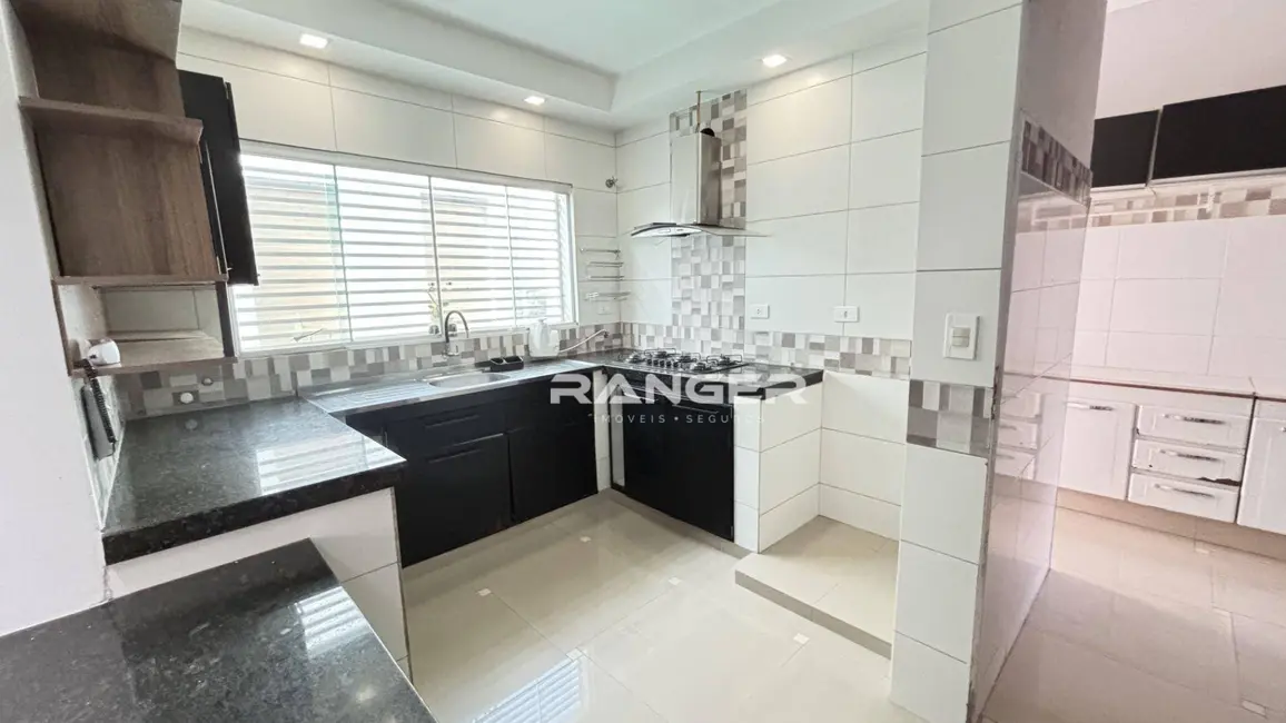 Casa com 3 quartos para alugar, 149m2 em Marapé, Santos - SP - imagem 8 Foto 8 de Casa com 3 quartos para alugar, 149m2 em Marapé, Santos - SP