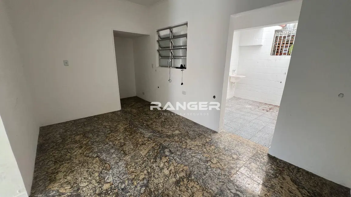 Foto 14 de Casa para alugar, 50m2 em Marapé, Santos - SP