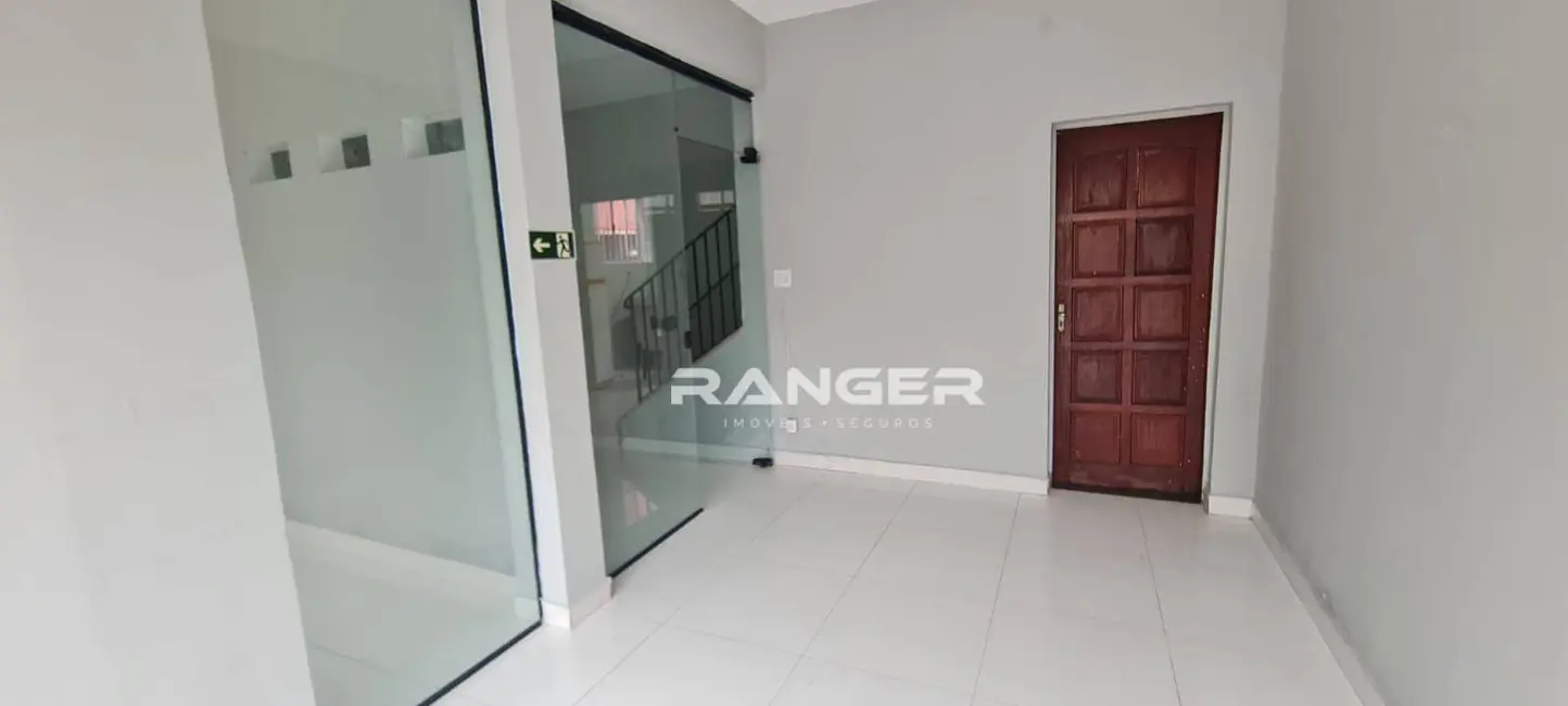 Foto 2 de Casa com 3 quartos à venda, 150m2 em Marapé, Santos - SP