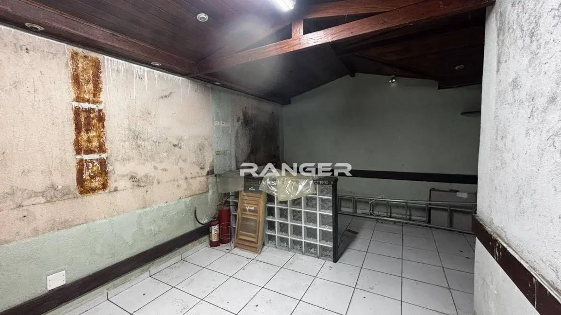 Foto 20 de Casa para alugar, 350m2 em Pompéia, Santos - SP