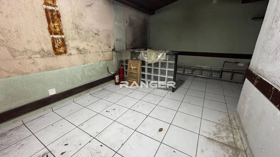 Foto 21 de Casa para alugar, 350m2 em Pompéia, Santos - SP