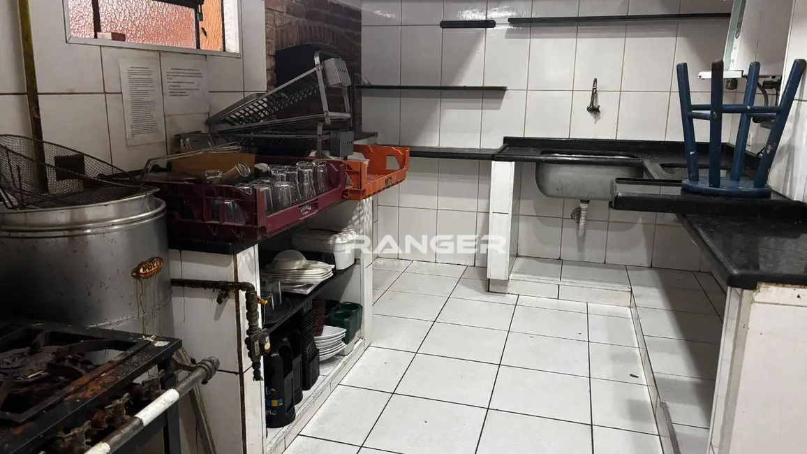 Foto 14 de Casa para alugar, 350m2 em Pompéia, Santos - SP
