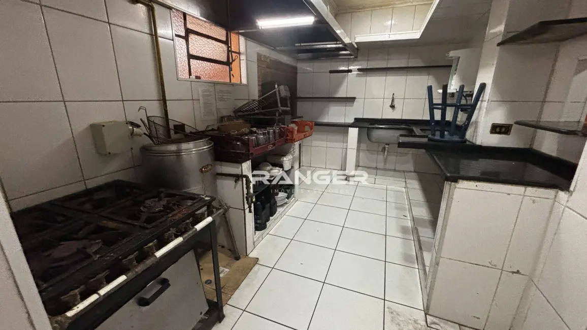 Foto 17 de Casa para alugar, 350m2 em Pompéia, Santos - SP