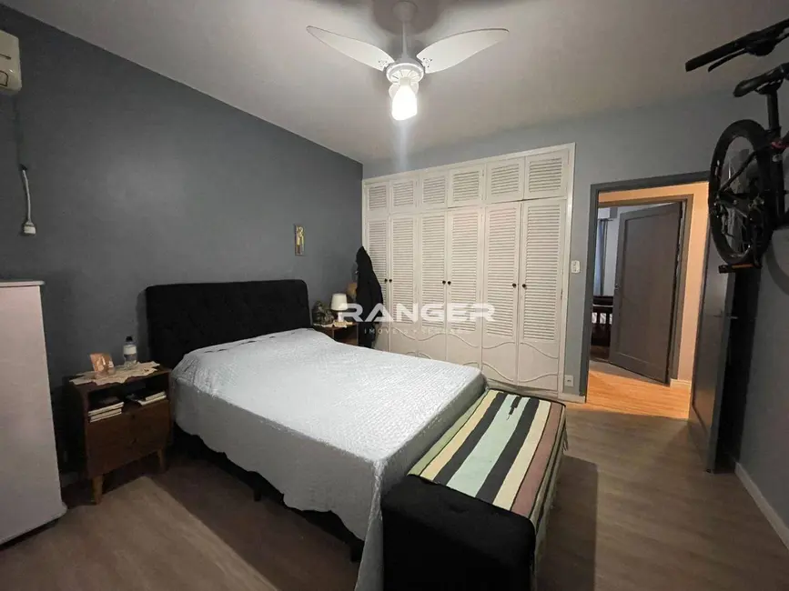 Apartamento com 3 quartos para alugar, 108m2 em Boqueirão, Santos - SP - imagem 9 Foto 9 de Apartamento com 3 quartos para alugar, 108m2 em Boqueirão, Santos - SP