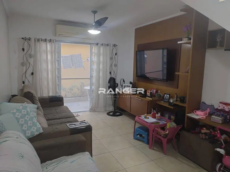 Foto 1 de Casa com 2 quartos à venda, 100m2 em Vila Cascatinha, Sao Vicente - SP