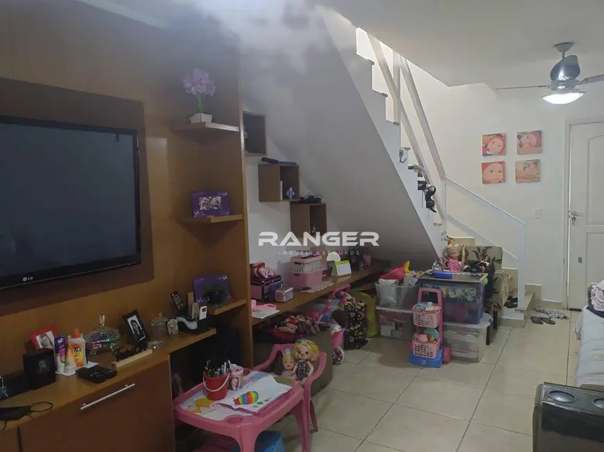 Foto 2 de Casa com 2 quartos à venda, 100m2 em Vila Cascatinha, Sao Vicente - SP