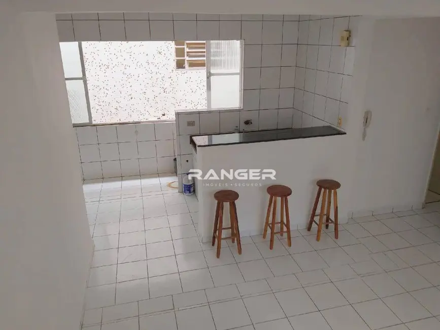 Foto 1 de Apartamento com 2 quartos para alugar, 75m2 em Gonzaga, Santos - SP