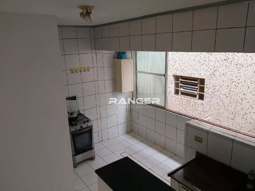 Foto 6 de Apartamento com 2 quartos para alugar, 75m2 em Gonzaga, Santos - SP