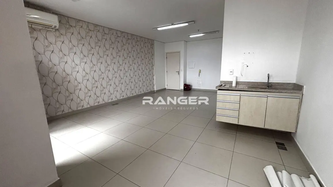 Sala Comercial para alugar, 42m2 em Santos - SP - imagem 2 Foto 2 de Sala Comercial para alugar, 42m2 em Santos - SP