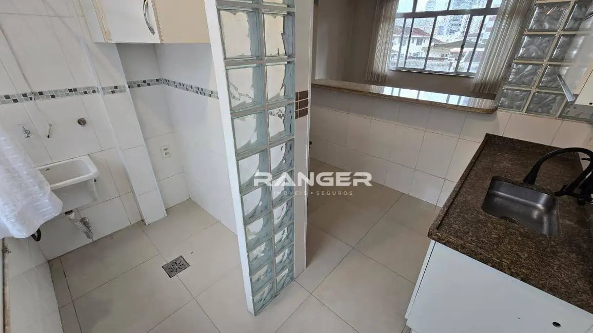 Foto 4 de Apartamento com 2 quartos para alugar, 75m2 em Boqueirão, Santos - SP