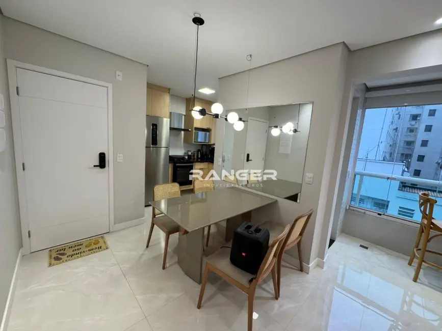 Foto 6 de Apartamento com 2 quartos para alugar, 85m2 em Embaré, Santos - SP