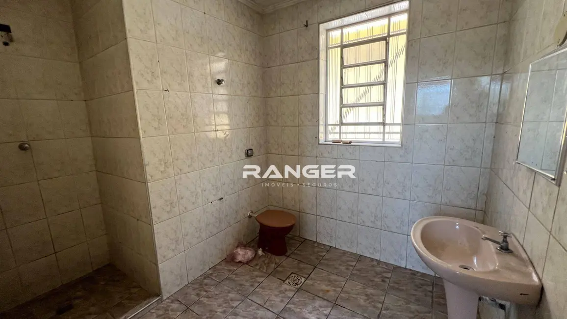 Foto 8 de Casa à venda, 220m2 em Chico de Paula, Santos - SP