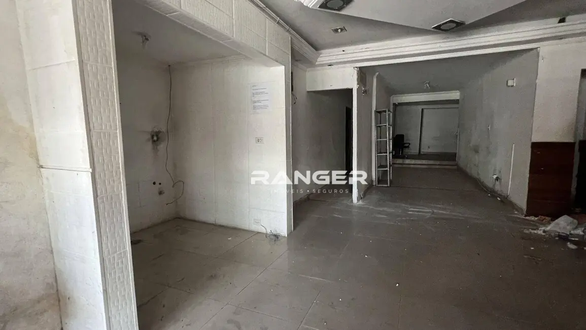 Foto 16 de Casa à venda, 220m2 em Chico de Paula, Santos - SP