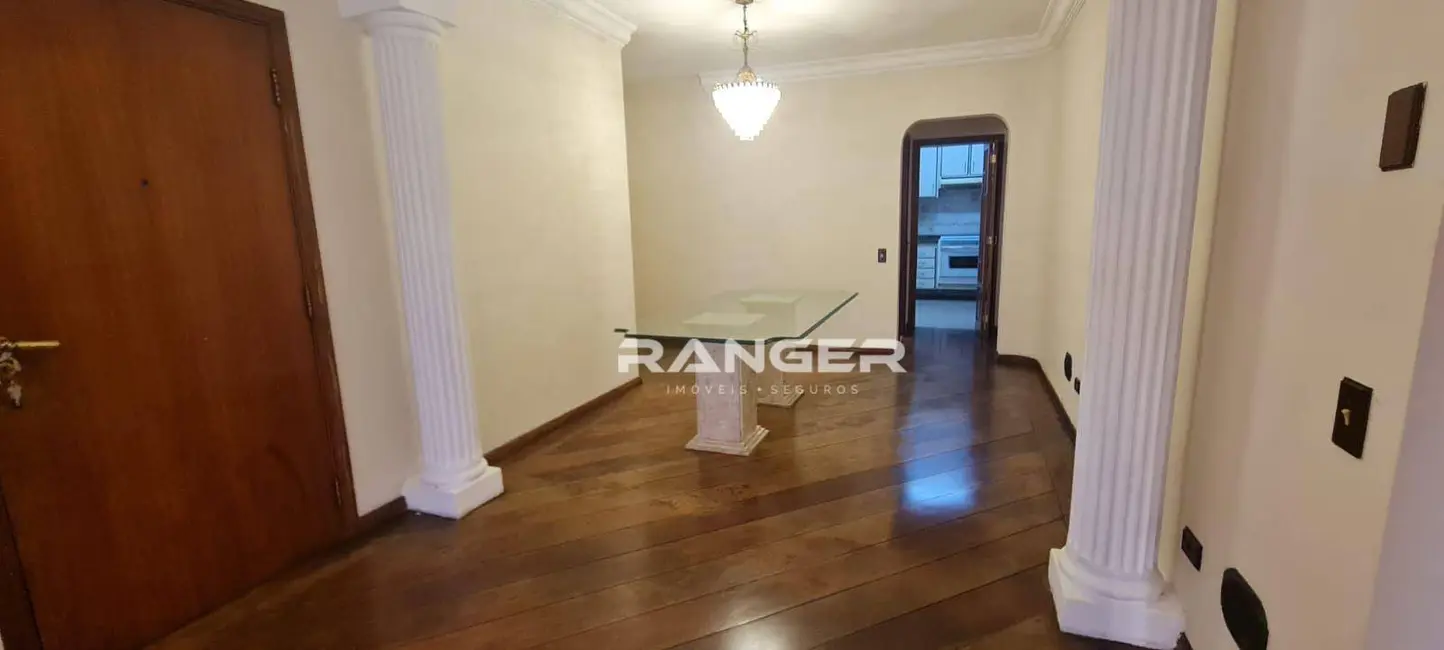 Apartamento com 3 quartos à venda, 225m2 em Gonzaga, Santos - SP - imagem 3 Foto 3 de Apartamento com 3 quartos à venda, 225m2 em Gonzaga, Santos - SP