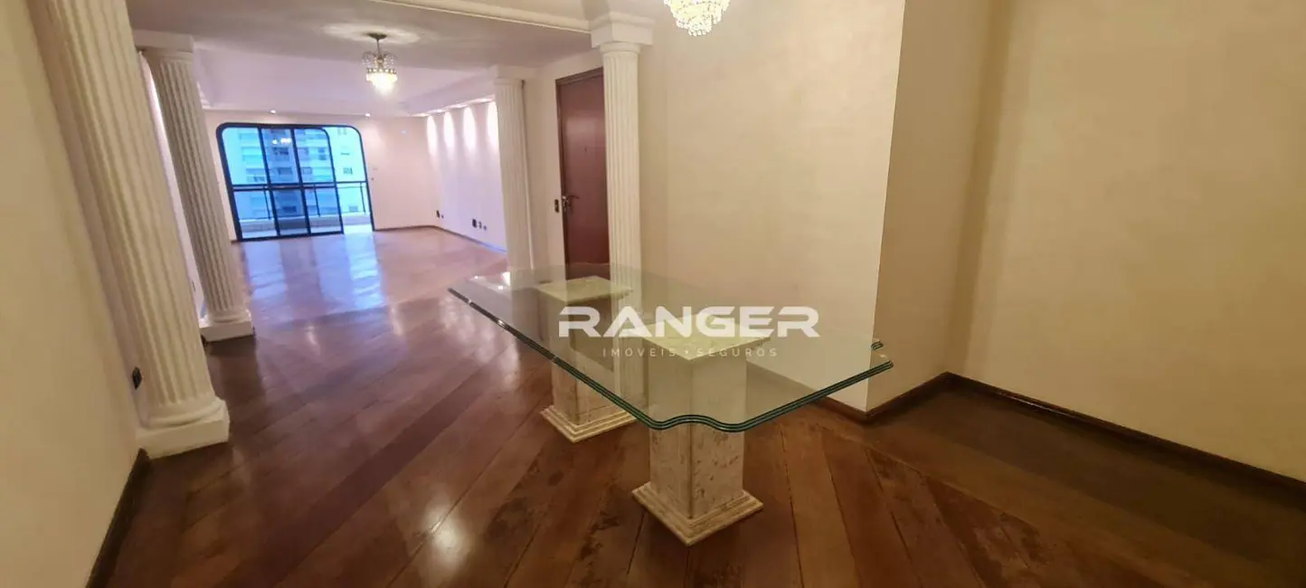Apartamento com 3 quartos à venda, 225m2 em Gonzaga, Santos - SP - imagem 4 Foto 4 de Apartamento com 3 quartos à venda, 225m2 em Gonzaga, Santos - SP