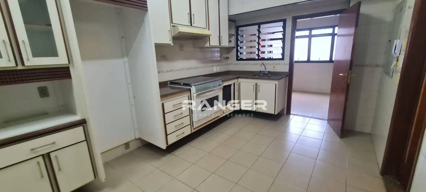 Apartamento com 3 quartos à venda, 225m2 em Gonzaga, Santos - SP - imagem 9 Foto 9 de Apartamento com 3 quartos à venda, 225m2 em Gonzaga, Santos - SP