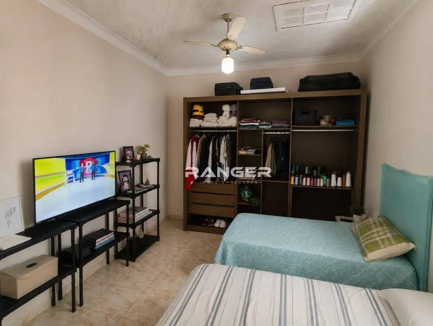 Foto 6 de Casa com 2 quartos à venda, 208m2 em Marapé, Santos - SP