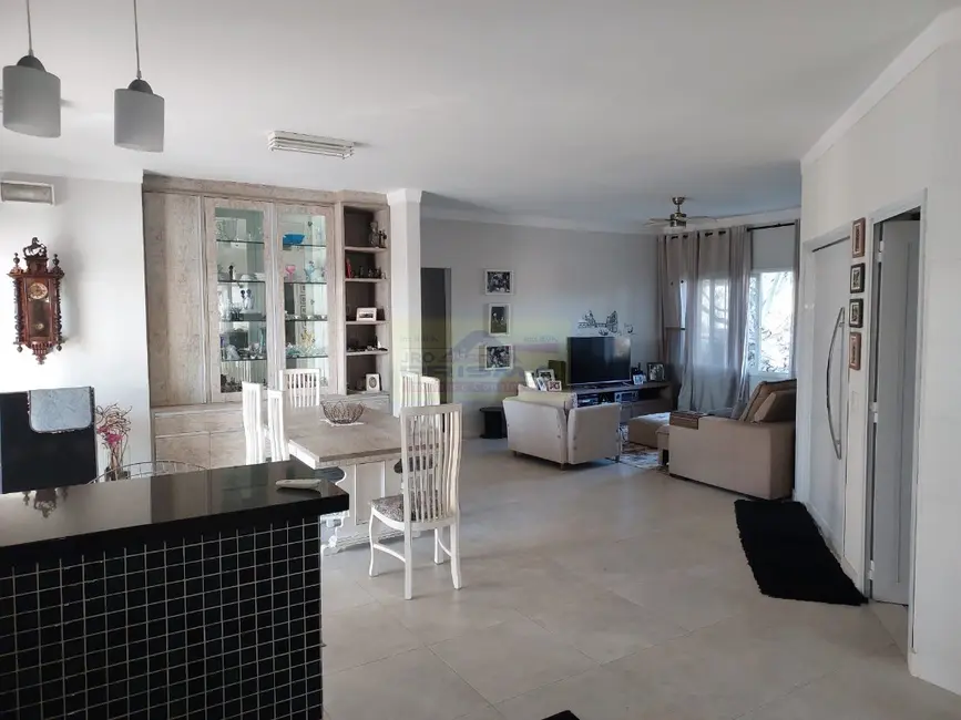 Casa de Condomínio com 3 quartos à venda, 300m2 em Itupeva - SP - imagem 8 Foto 8 de Casa de Condomínio com 3 quartos à venda, 300m2 em Itupeva - SP