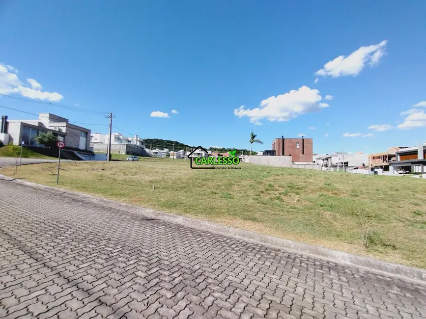 Foto 1 de Terreno / Lote à venda, 320m2 em Tomazetti, Santa Maria - RS